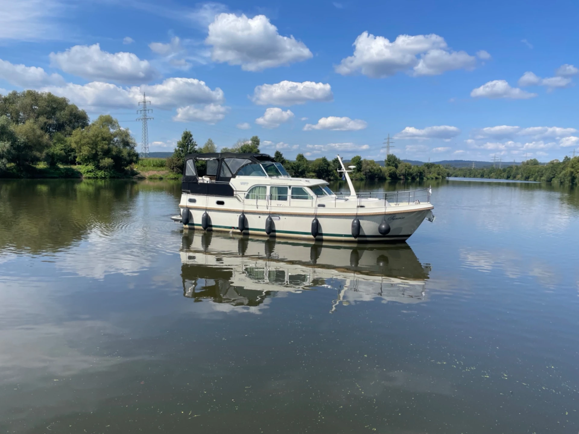 Ein Blick auf Lahnstein vom Rhein aus gesehen