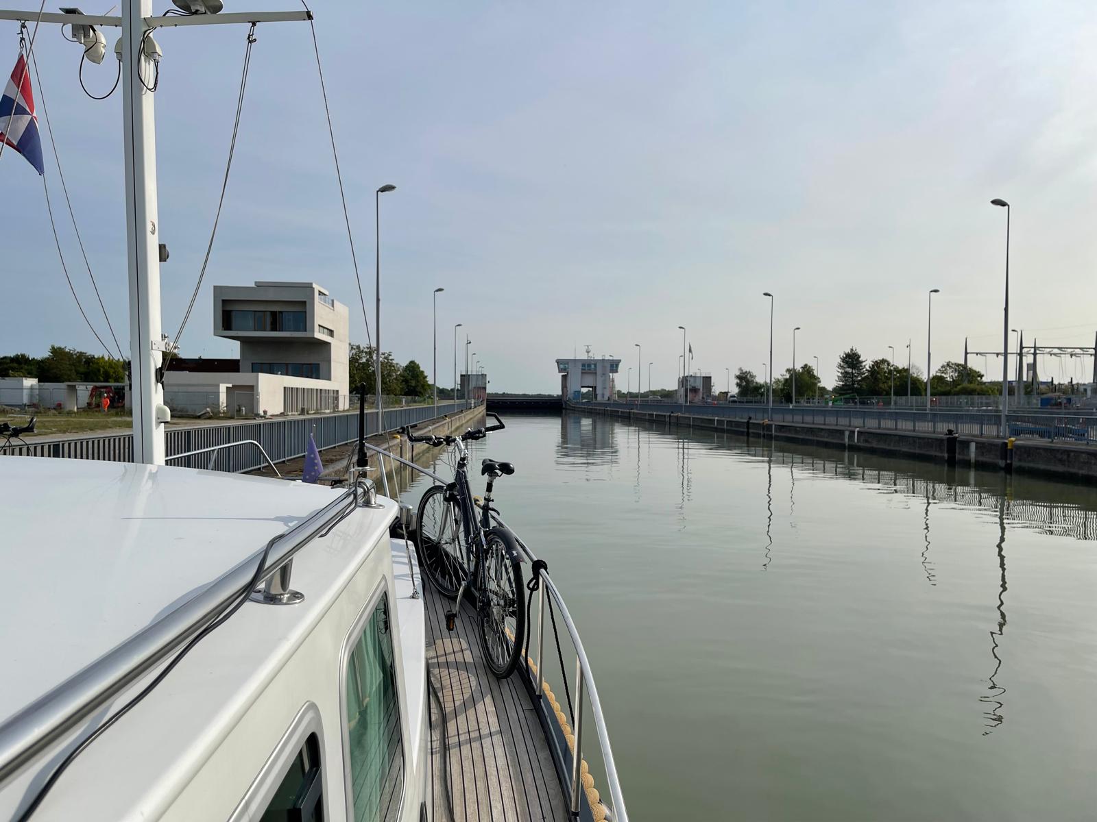 Schleuse Gambsheim am Oberrhein